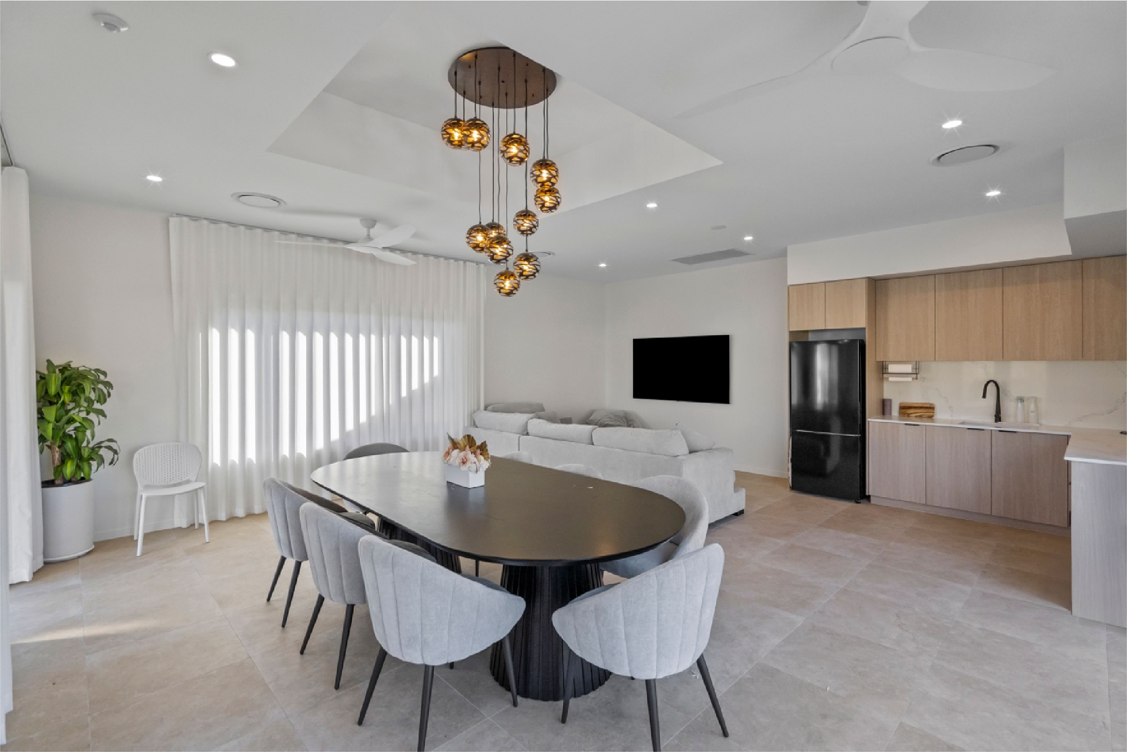 A versatile space for daily relaxation or exclusive resident events.